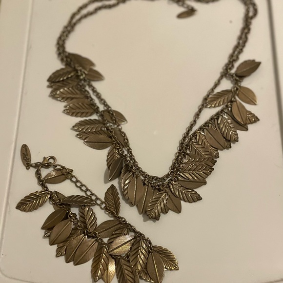 Plunder Design Leaf Necklace and Bracelet Set - Picture 2 of 3